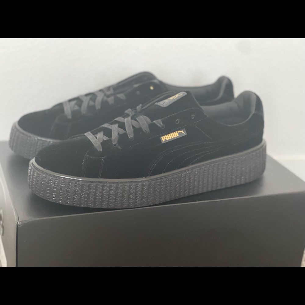 CREEPER VELVET Men
Puma Black-Puma Black-Black